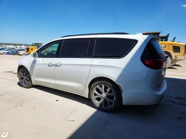 2C4RC1BG8JR334010 2018 CHRYSLER PACIFICA - Image 2