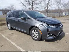 2C4RC1BG8JR353351 2018 CHRYSLER PACIFICA