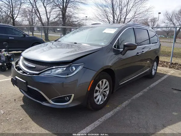 2C4RC1BG8JR353351 2018 CHRYSLER PACIFICA - Image 2