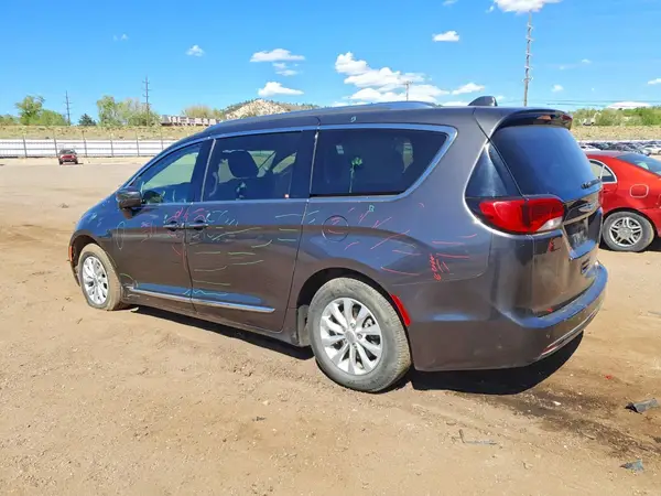2C4RC1BG8JR356220 2018 CHRYSLER PACIFICA - Image 2