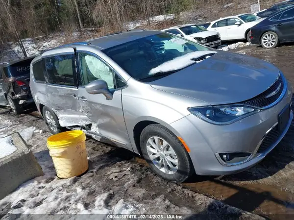 2C4RC1BG8KR523872 2019 CHRYSLER PACIFICA - Image 1