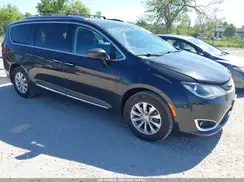 2C4RC1BG8KR560565 2019 CHRYSLER PACIFICA