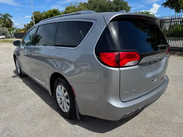 2C4RC1BG8KR561280 2019 CHRYSLER PACIFICA - Image 2