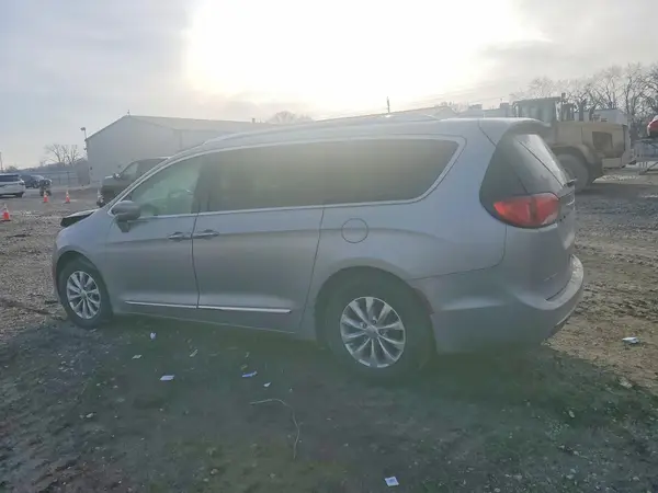 2C4RC1BG8KR594005 2019 CHRYSLER PACIFICA - Image 2