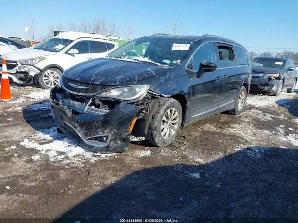 2C4RC1BG8KR721402 2019 CHRYSLER PACIFICA - Image 2