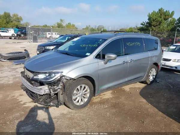 2C4RC1BG8KR730858 2019 CHRYSLER PACIFICA - Image 2