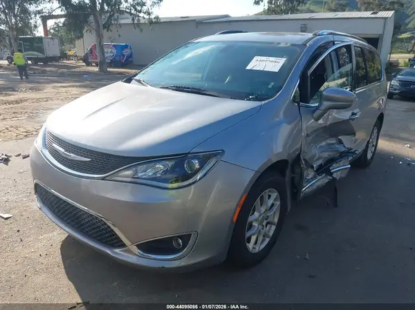 2C4RC1BG8LR130505 2020 CHRYSLER PACIFICA - Image 2
