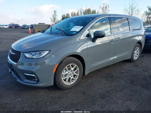 2C4RC1BG8PR505573 2023 CHRYSLER PACIFICA - Image 2