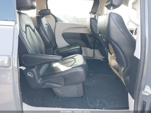 2C4RC1BG8PR505573 2023 CHRYSLER PACIFICA - Image 8