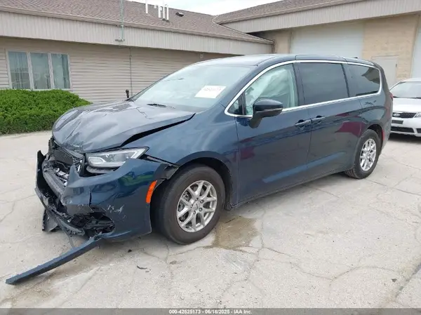2C4RC1BG8PR526374 2023 CHRYSLER PACIFICA - Image 2