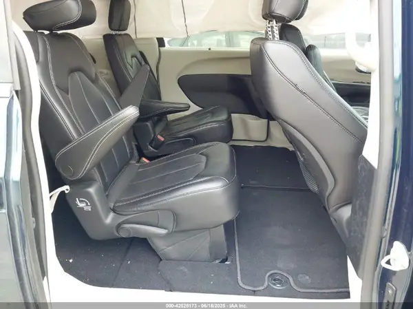 2C4RC1BG8PR526374 2023 CHRYSLER PACIFICA - Image 8