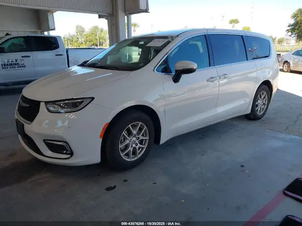 2C4RC1BG8PR535754 2023 CHRYSLER PACIFICA - Image 2