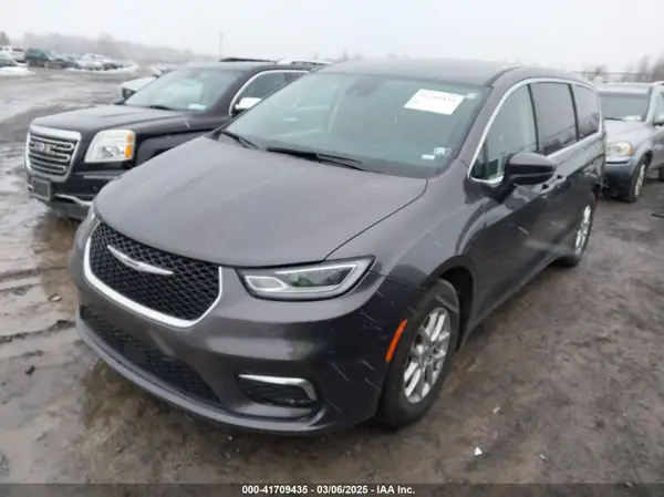 2C4RC1BG8PR567460 2023 CHRYSLER PACIFICA - Image 2
