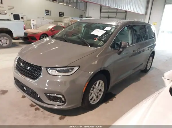 2C4RC1BG8PR581505 2023 CHRYSLER PACIFICA - Image 2