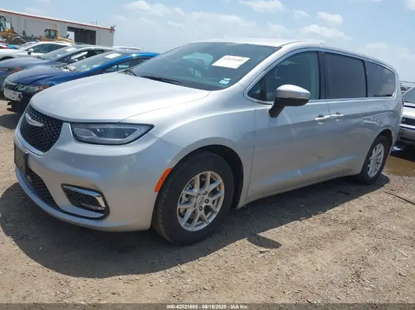 2C4RC1BG8PR623994 2023 CHRYSLER PACIFICA - Image 2