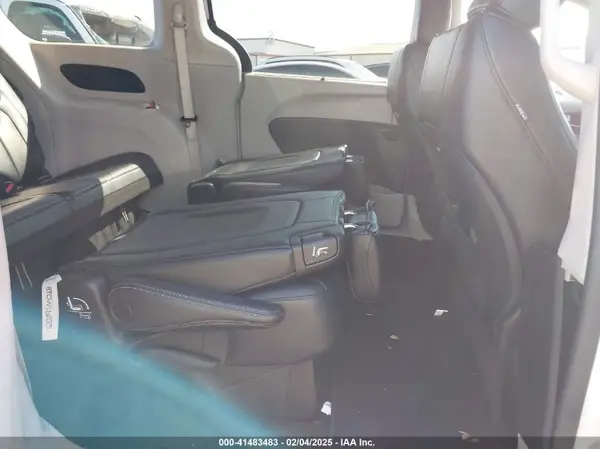 2C4RC1BG8PR624353 2023 CHRYSLER PACIFICA - Image 8