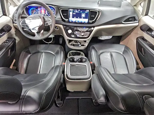2C4RC1BG8PR627530 2023 CHRYSLER PACIFICA - Image 8