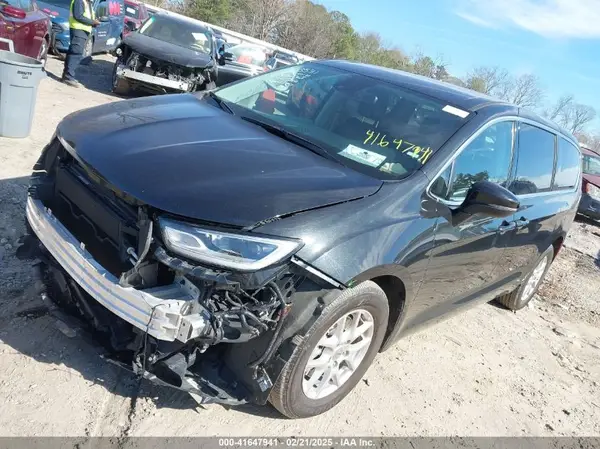 2C4RC1BG8PR631853 2023 CHRYSLER PACIFICA - Image 2