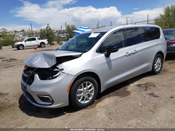 2C4RC1BG8RR139519 2024 CHRYSLER PACIFICA - Image 2