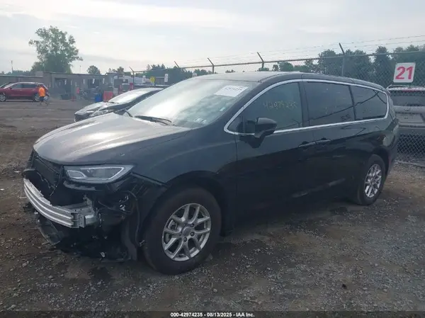 2C4RC1BG8SR551400 2025 CHRYSLER PACIFICA - Image 2
