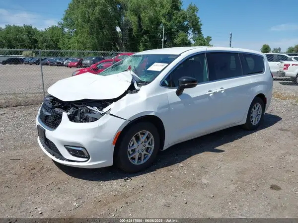 2C4RC1BG8SR584476 2025 CHRYSLER PACIFICA - Image 2