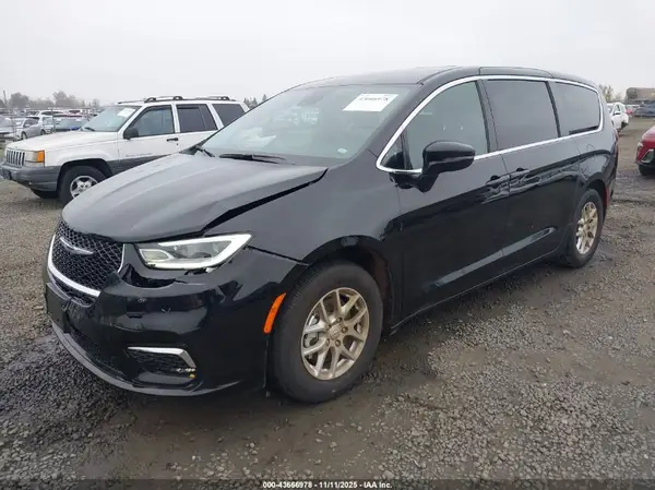 2C4RC1BG8SR585028 2025 CHRYSLER PACIFICA - Image 2