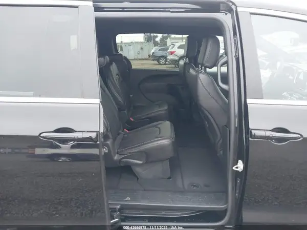 2C4RC1BG8SR585028 2025 CHRYSLER PACIFICA - Image 8