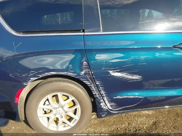 2025 CHRYSLER PACIFICA auction photo 6