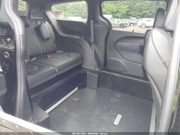 2C4RC1BG8TR151421 2026 CHRYSLER PACIFICA - Image 8