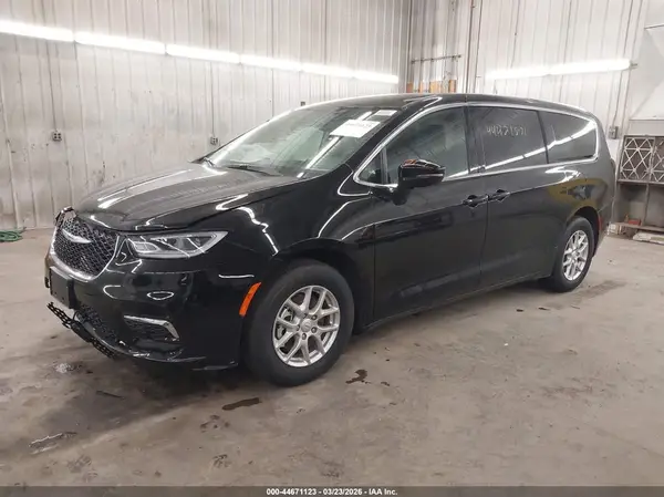 2C4RC1BG8TR189554 2026 CHRYSLER PACIFICA - Image 2