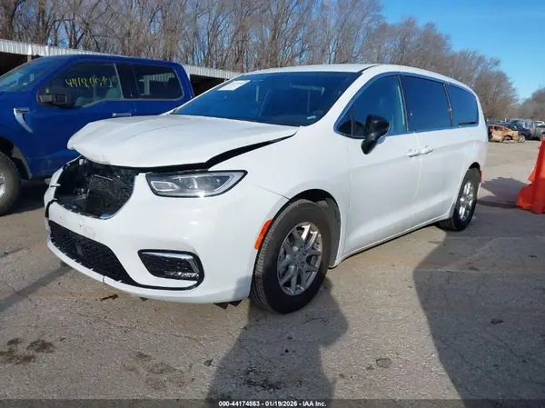 2C4RC1BG8TR194074 2026 CHRYSLER PACIFICA - Image 2