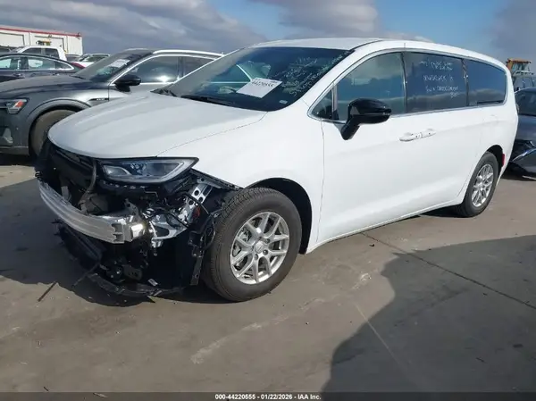 2C4RC1BG8TR212668 2026 CHRYSLER PACIFICA - Image 2