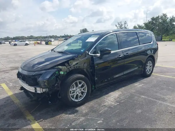 2C4RC1BG8VR559758 2027 CHRYSLER PACIFICA - Image 2