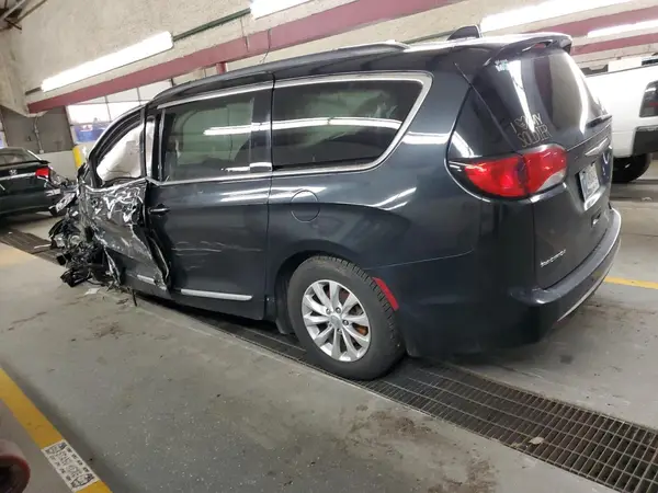 2C4RC1BG9HR501825 2017 CHRYSLER PACIFICA - Image 2