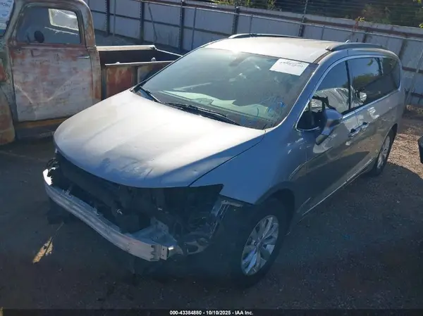 2C4RC1BG9HR503557 2017 CHRYSLER PACIFICA - Image 2