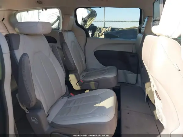 2C4RC1BG9HR503557 2017 CHRYSLER PACIFICA - Image 8