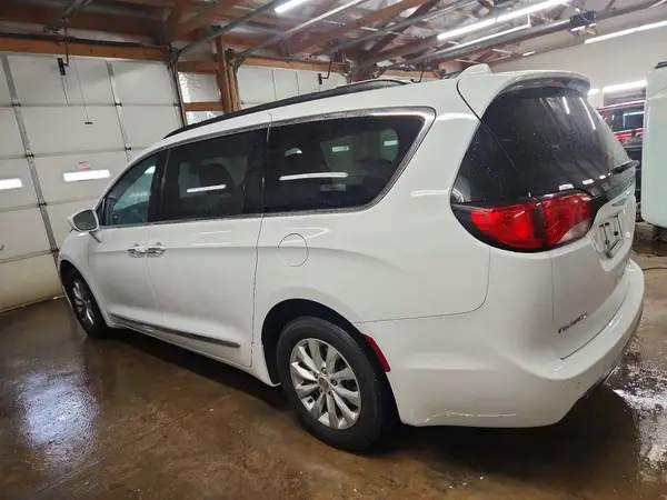 2C4RC1BG9HR507849 2017 CHRYSLER PACIFICA - Image 2