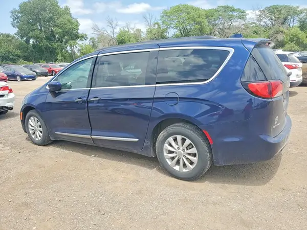 2C4RC1BG9HR512582 2017 CHRYSLER PACIFICA - Image 2