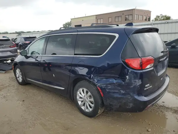 2C4RC1BG9HR513036 2017 CHRYSLER PACIFICA - Image 2