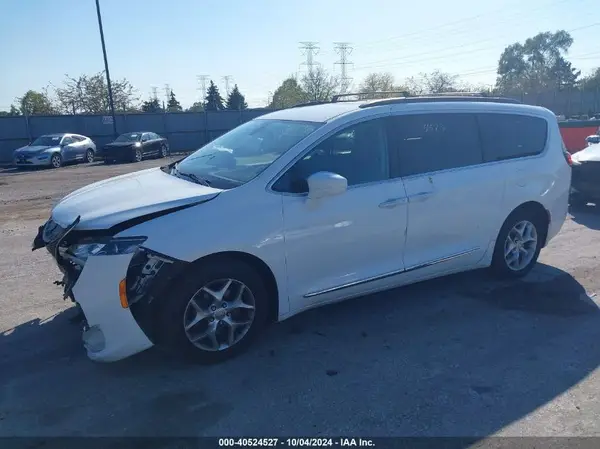 2C4RC1BG9HR516082 2017 CHRYSLER PACIFICA - Image 2