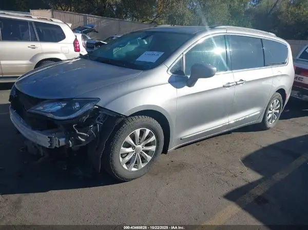 2C4RC1BG9HR523890 2017 CHRYSLER PACIFICA - Image 2