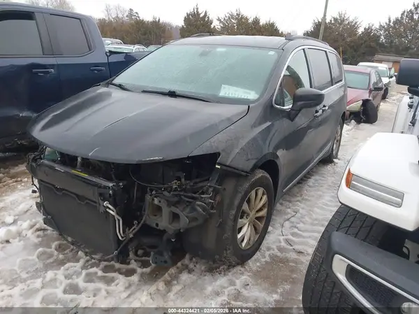 2C4RC1BG9HR524022 2017 CHRYSLER PACIFICA - Image 2