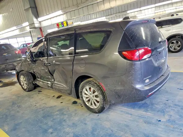 2C4RC1BG9HR524571 2017 CHRYSLER PACIFICA - Image 2
