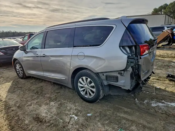 2C4RC1BG9HR524862 2017 CHRYSLER PACIFICA - Image 2