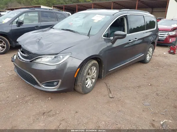 2C4RC1BG9HR526563 2017 CHRYSLER PACIFICA - Image 2