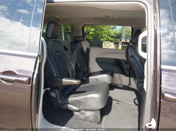 2C4RC1BG9HR526708 2017 CHRYSLER PACIFICA - Image 8