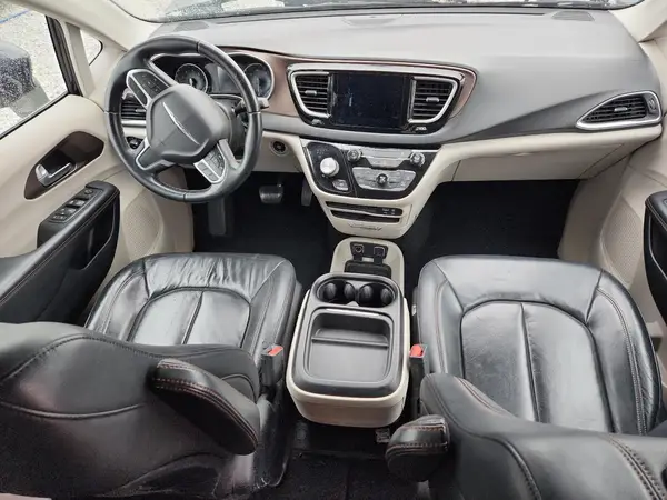 2C4RC1BG9HR527647 2017 CHRYSLER PACIFICA - Image 8