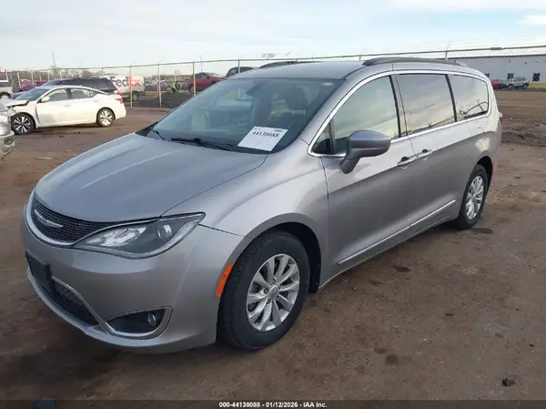 2C4RC1BG9HR529947 2017 CHRYSLER PACIFICA - Image 2