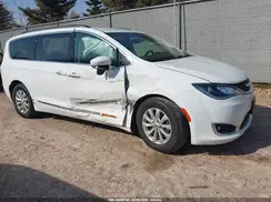 2C4RC1BG9HR532704 2017 CHRYSLER PACIFICA