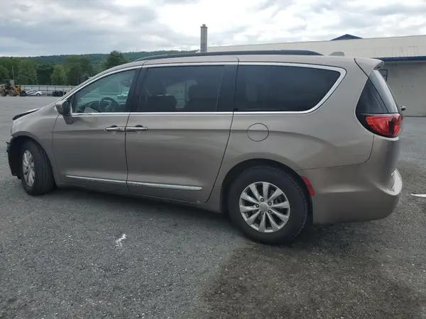2C4RC1BG9HR535635 2017 CHRYSLER PACIFICA - Image 2